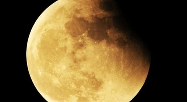 Super eclissi di Luna la notte tra il 27 e il 28 luglio, la più lunga del secolo