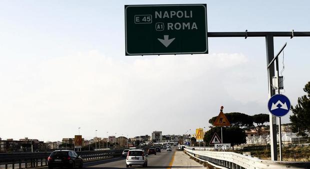 Choc a Napoli: cammina in autostrada, uomo travolto e ucciso all'alba