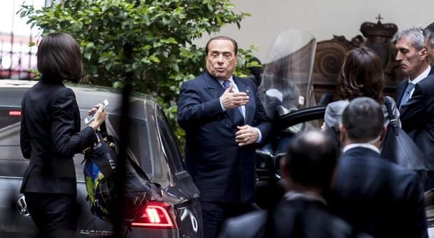 Si tratta per il governo, Toti a Berlusconi: «Astensione benevola a Lega-M5S»