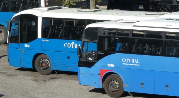 Lotta ai furbetti sui bus Cotral: diventa obbligatorio convalidare biglietti e abbonamenti