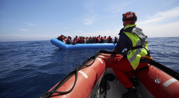 Nave Alan Kurdi, migranti sbarcano a Lampedusa due mamme e due bimbi