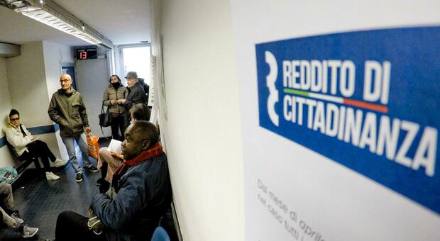 Reddito di cittadinanza, Renzi con il centrodestra: «Così è uno spreco di soldi»