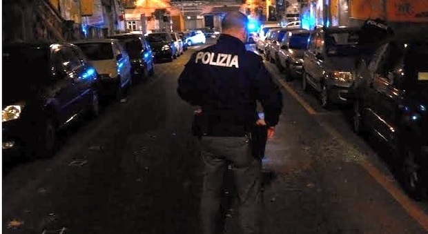 Sparatoria intimidatoria in via Matteo Renato Imbriani: esplosa una dozzina di colpi con pistola e mitra