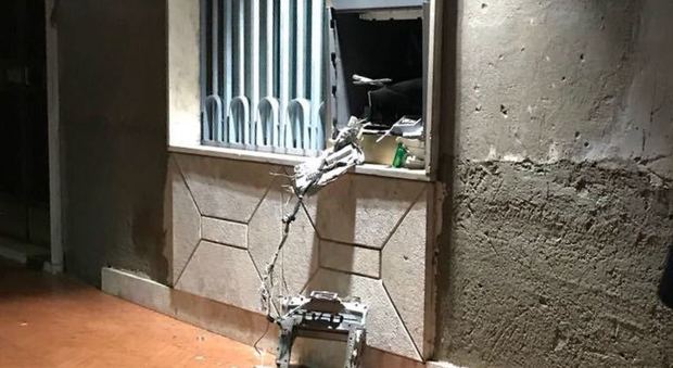 Assalti con esplosivo ai bancomat della Campania: arrestati 2 pugliesi
