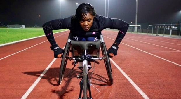 Atleta paralimpica in sedia a rotelle dimenticata sull'aereo: «Negligenza verso i disabili»