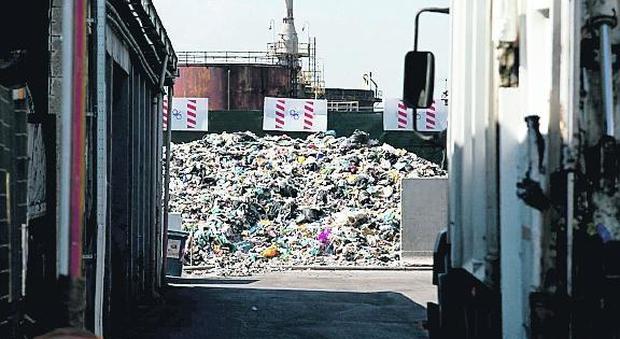 Napoli, ecco il piano anti-crisi: rifiuti a Barra, «al massimo 100 tonnellate al giorno»