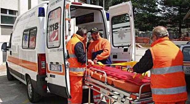 Ausiliari in ambulanza, rischio per i malati