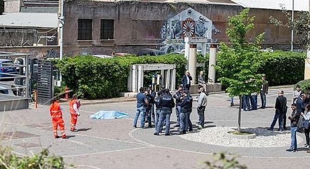 Giallo all'Università Roma Tre: ragazzo si spara nel cortile