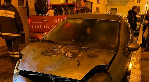 Trinitapoli, incendiata l'auto dell'ex assessore. Losapio: «Il quarto episodio gravissimo»