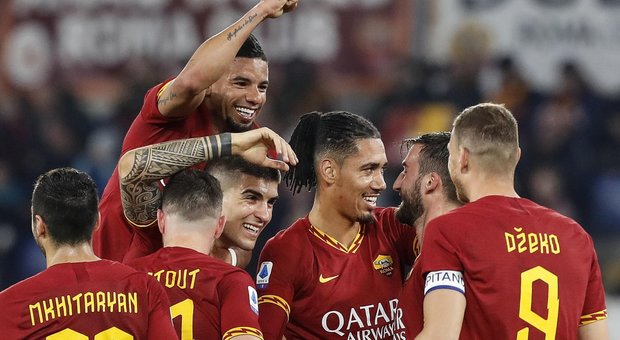 La Roma strapazza il Lecce 4-0 e allunga sul Napoli: più 6 punti