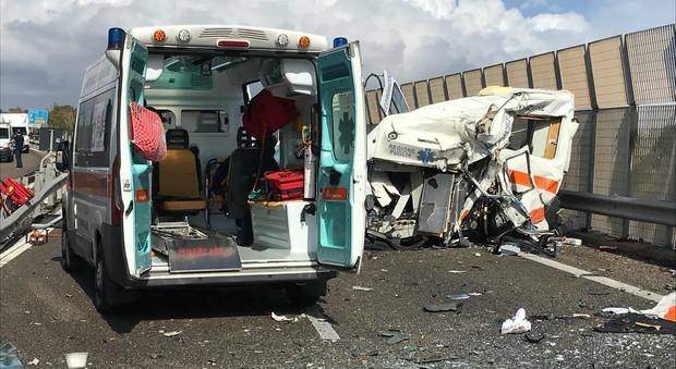 Ambulanza contro tir, due morti in Salento: muoiono autista e paziente