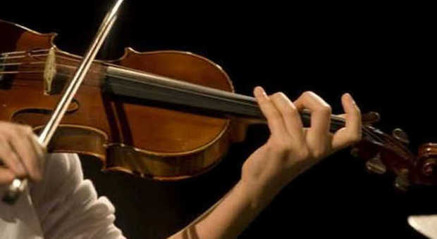 Mamma spara al prof di violino della figlia: «Avevano una relazione»