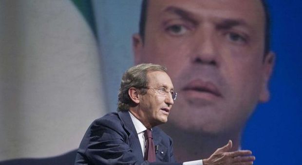 Fini: «Marina Berlusconi? Soluzione dinastica, non fonderò nessun partito»