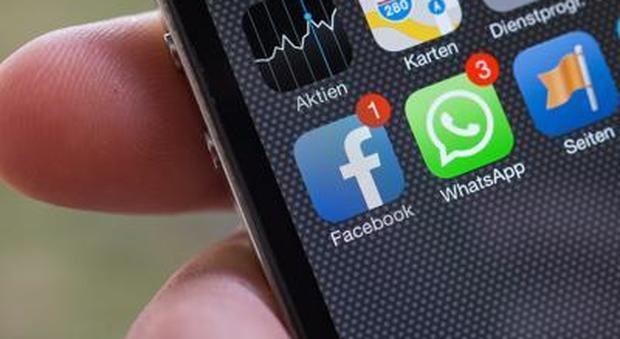 "Il tuo abbonamento a WhatsApp è scaduto": la truffa che ti fa pagare 20 euro al mese