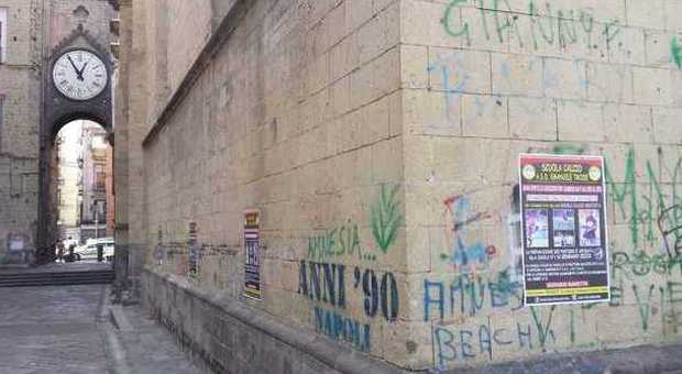 Napoli, lo sfregio alla chiesa del '300: dopo le scritte spray anche i manifesti