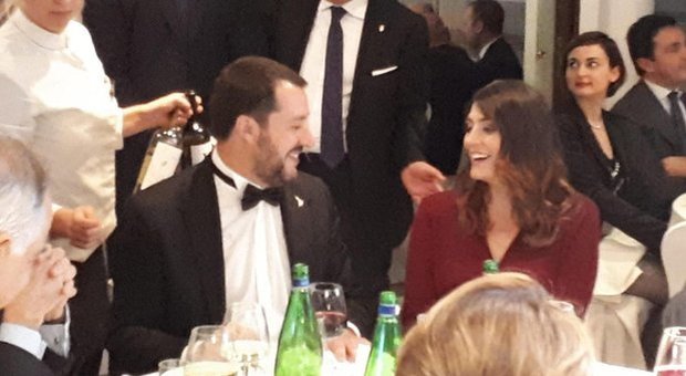 Salvini-Isoardi, ritorno di fiamma? Sguardi complici durante la cena