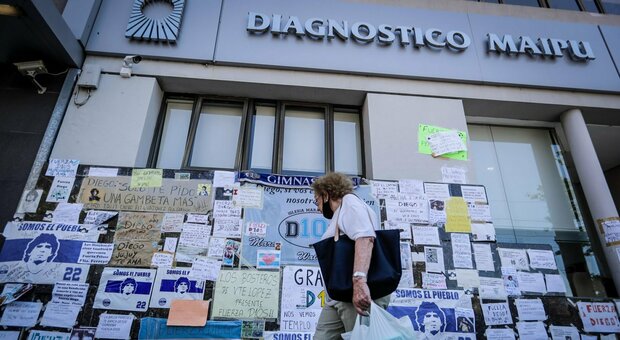 Maradona lascia l'ospedale: ora il trattamento per le dipendenze