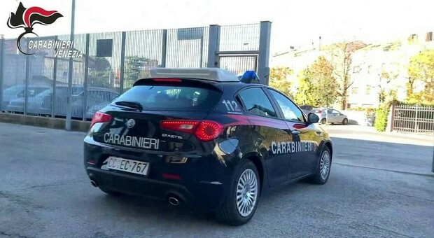 San Donà di Piave, nascondono 16 kg di marijuana in auto e a casa: arrestati due pusher. «80mila euro di stupefacente»