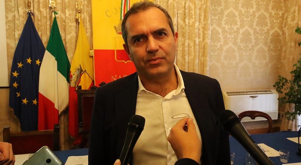Napoli, de Magistris ottimista nonostante i flop: «Il bilancio passerà»