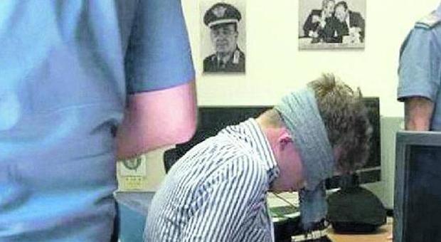 Foto rubata, carabinieri nel mirino: indagato chi ha messo la benda