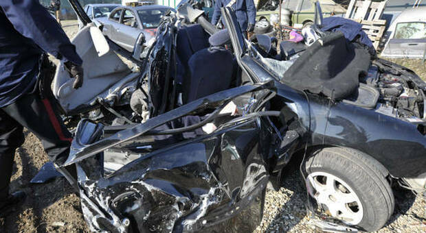 Incidente mortale in Inghilterra fra una Volkswagen Polo e un taxi
