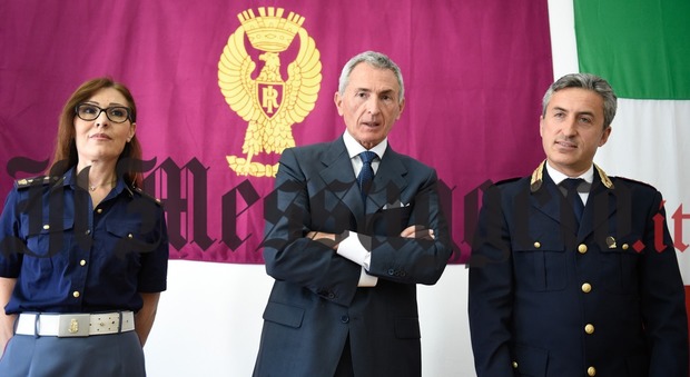 Il questore De Matteis (al centro) con Carmine Mosca e il capo di gabinetto Manuela Iaione