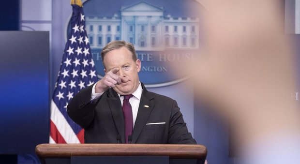 Trump mette al bando la stampa scomoda dal briefing della Casa Bianca