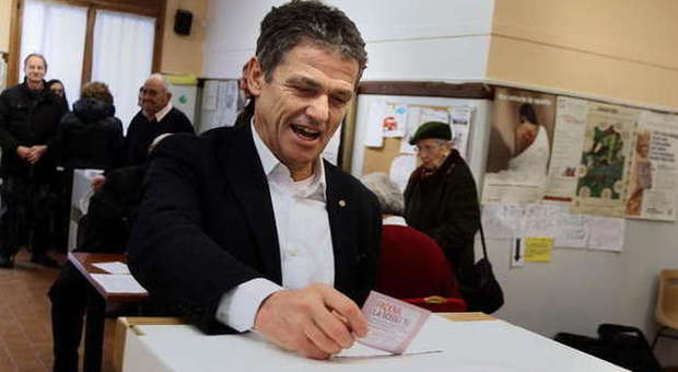 Ivo Rossi vota alle primarie del Pd (PhotoJournalist)