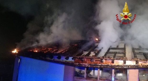 Canne fumarie surriscaldate incendiano i tetti delle abitazioni