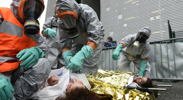 Le Figaro: «Allarme attacchi terroristici con virus infettivi», il mistero del furto nell'ospedale parigino