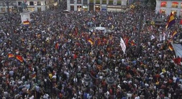 Spagna, manifestazioni repubblicane in tutto il paese: «Vogliamo referendum sulla monarchia»