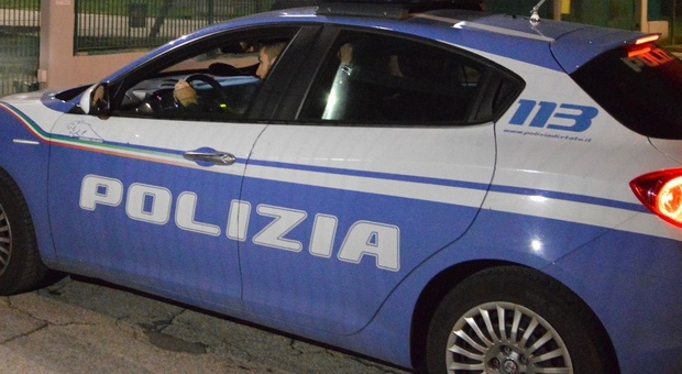 Ancona, le carte d'identità rumene valide per l'espatrio sono false: arrestati 4 ventenni, saranno espulsi