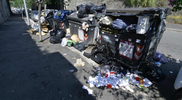 De Luca: «Napoli, l'emergenza rifiuti dipende dalla gestione del Comune»