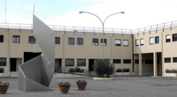 Aggressione in carcere a Velletri, agente preso a pugni da detenuto