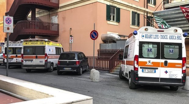 Roma, medici dell'Umberto I aggrediti: «Tropa attesa al pronto soccorso»