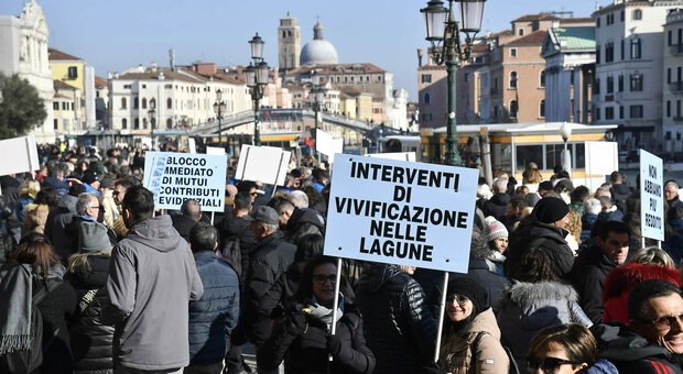 protesta pescatori a Venezia