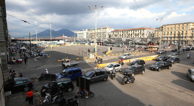 L'incubo di piazza Garibaldi, nuovo cantiere e caos a Napoli