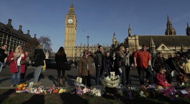 Londra, attacco al Parlamento: in libertà otto delle dieci persone arrestate