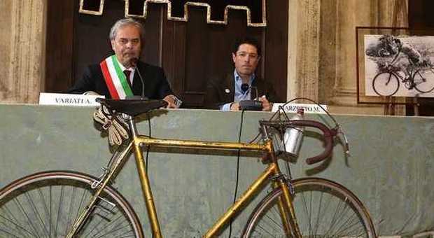 Il sindaco Achille Variati e Matteo Marzotto del comitato di tappa all'Olimpico in occasione del saluto alla corsa in rosa