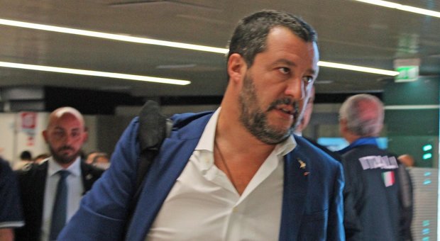 Salvini e la tappa a Napoli: «Orgoglioso d'incontrare i napoletani perbene. Centri sociali? Perditempo»