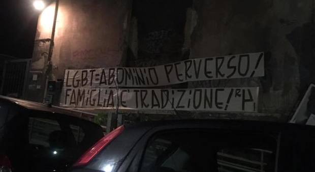 Roma, manifesti omofobi contro il Mario Mieli