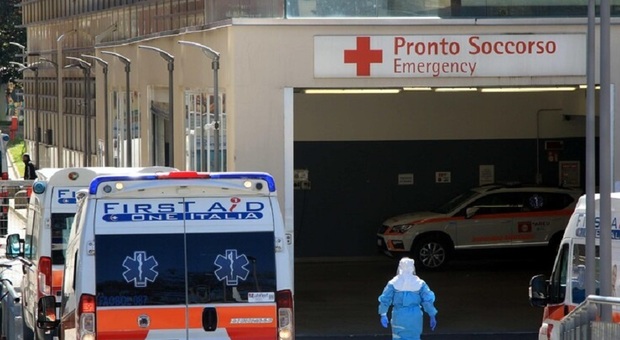 Ipocondriaco gira gli ospedali d'Italia per scroccare visite e esami: da Parma a Catania, ogni mese al Pronto Soccorso