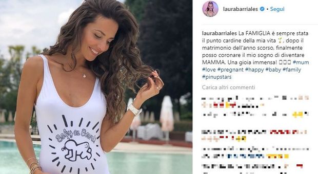 Laura Barriales incinta, su Instagram mostra il pancino in costume da bagno