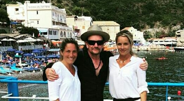 Relax in penisola sorrentina per la rockstar Bono, leader degli U2