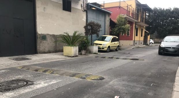 Napoli, sicurezza stradale fai-da-te: polemica per i dossi abusivi