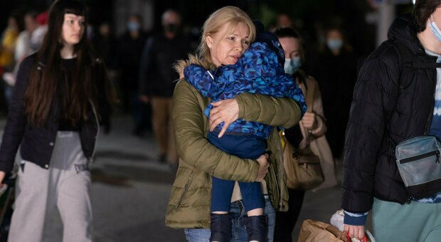 In fuga dall'Ucraina: migliaia di persone al Valico Farinetti di Trieste