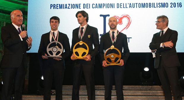 Il presidente dell'ACI Angelo Sticchi Damiani premia Antonio Giovinazzi (GP2), Fabio Andolfi (pilota del Mondiale Rally) e Giandomenico Basso (Campione Italiano Rally)