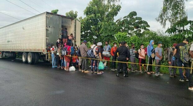 Migranti rinchiusi in un container: trovate 100 persone in Guatemala, tentavano di arrivare negli Usa