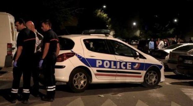 Avignone, spari davanti a una moschea: anche una bimba fra gli 8 feriti