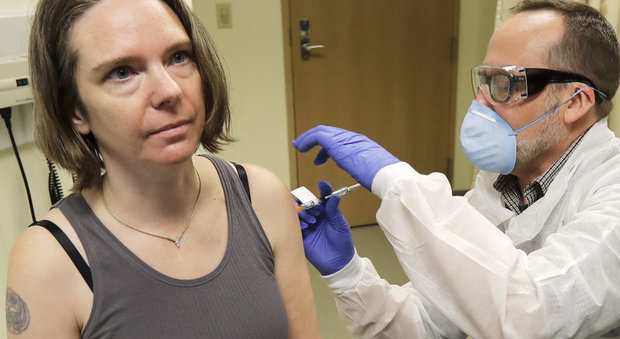 Coronavirus, la mamma di Seattle che ha sperimentato il vaccino: «Volevo fare qualcosa per gli altri, sto bene»